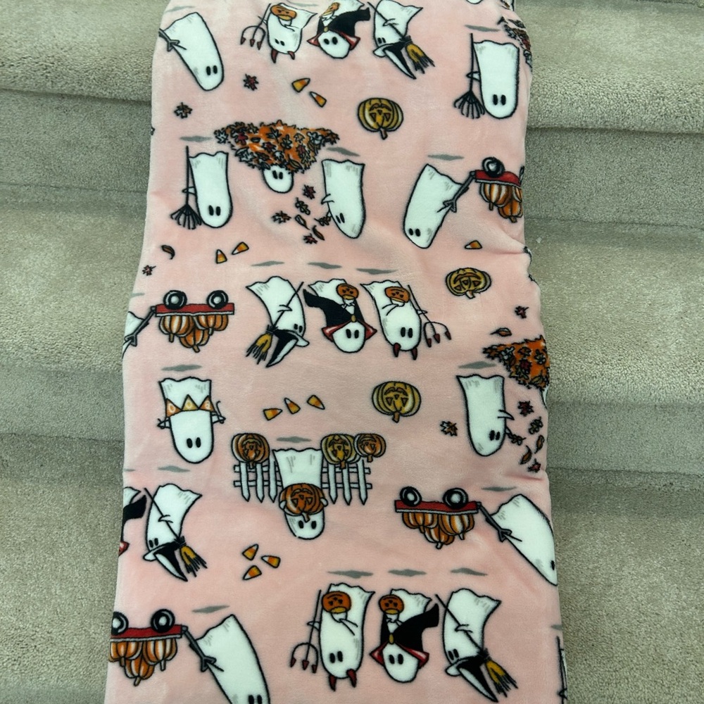 Pink Ghost Patterned Blanket - Issac Mizrahi